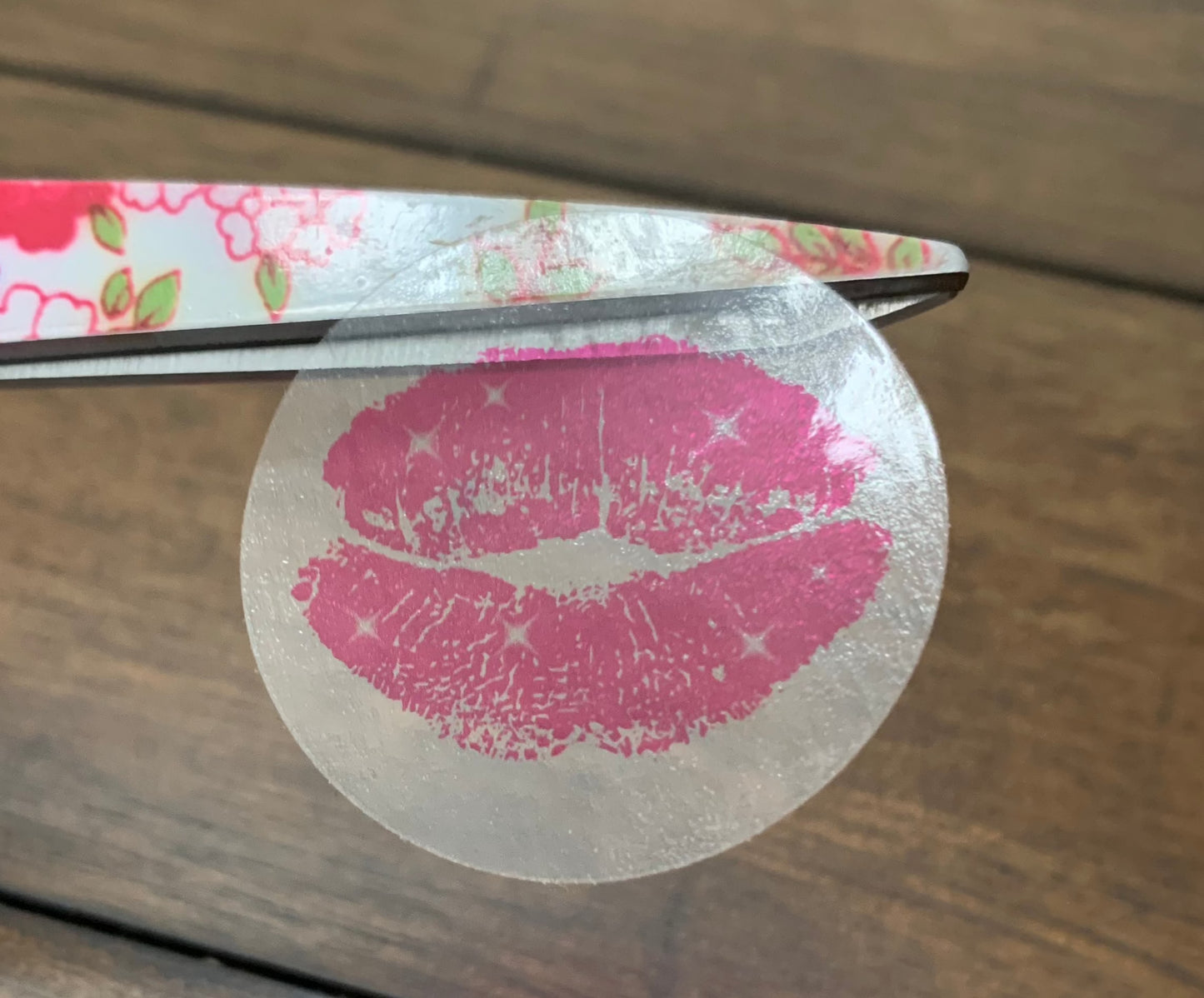 1.5" clear kiss print stickers pack of 50